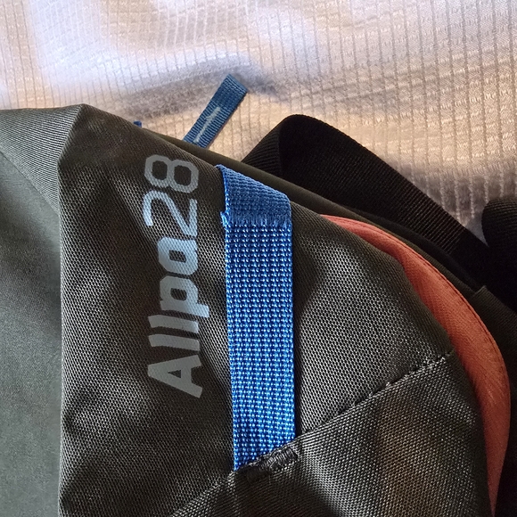 Cotopaxi Allpa 28L Travel Backpack – Del Dia Style – With Rain Cover – Excellen - Picture 3 of 8